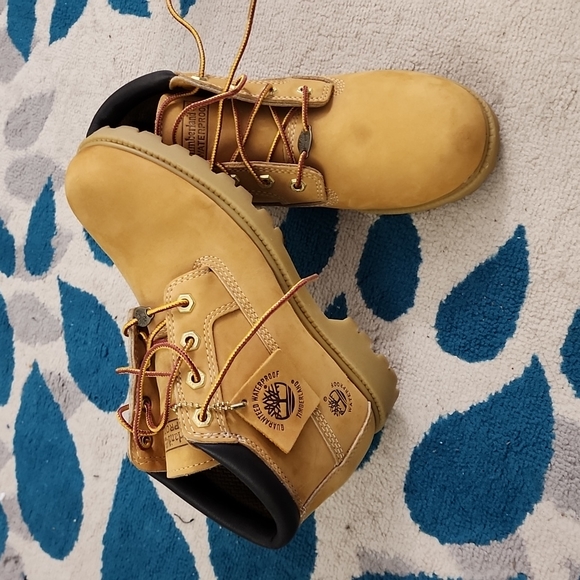 Waterproof Timberland Boots - Picture 2 of 8